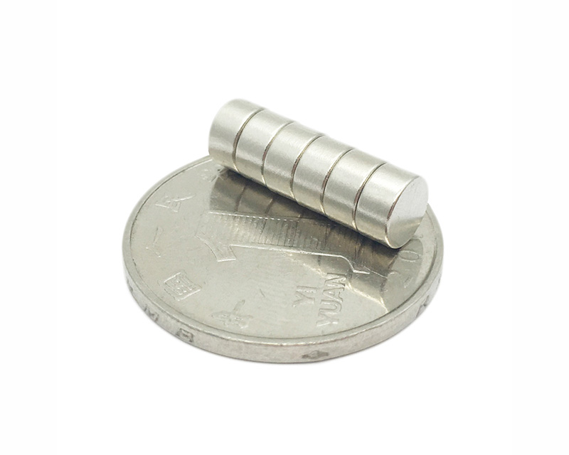 钕铁硼强磁圆片D10x2mm 稀土强力磁铁 圆形镀镍吸铁石10*2mm